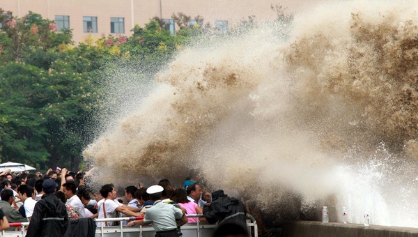 High tide at Qiantang River