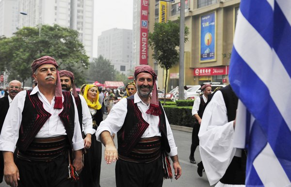 Folk customs parade in Luoyang