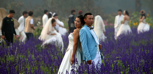 New couples take wedding photos during holiday