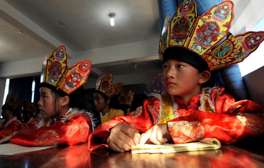 Learning Dongba culture in SW China