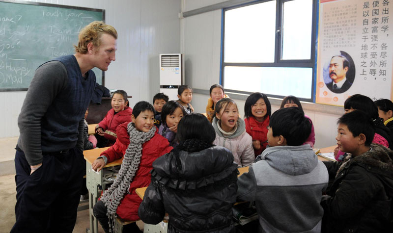 Foreigner teaches at China's rural schools