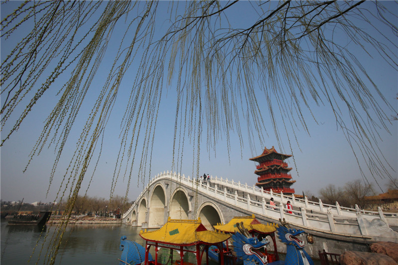 Central, East China embrace spring