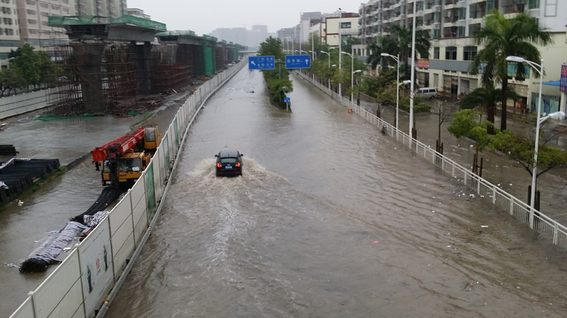 Killer rainstorms disrupt transport in S China