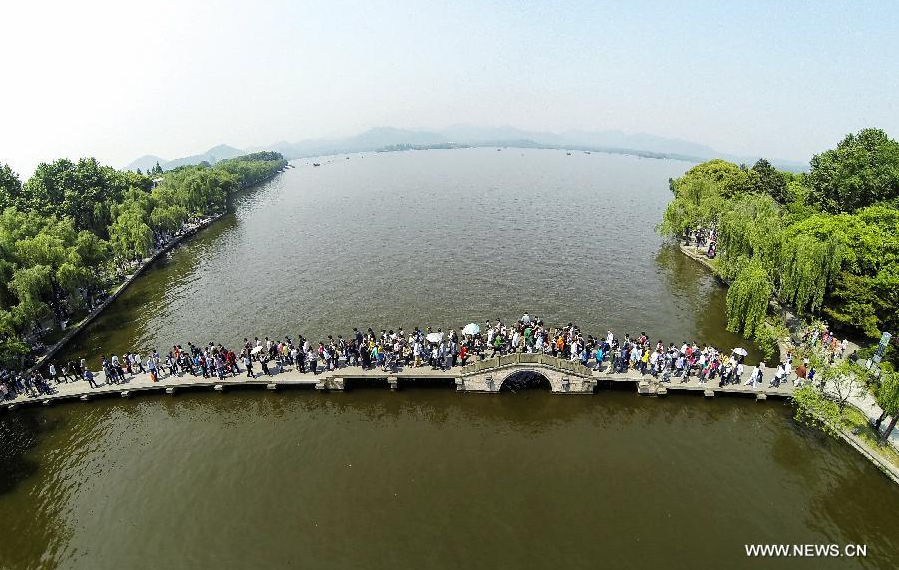 West Lake embraces travel rush period on Labor Day