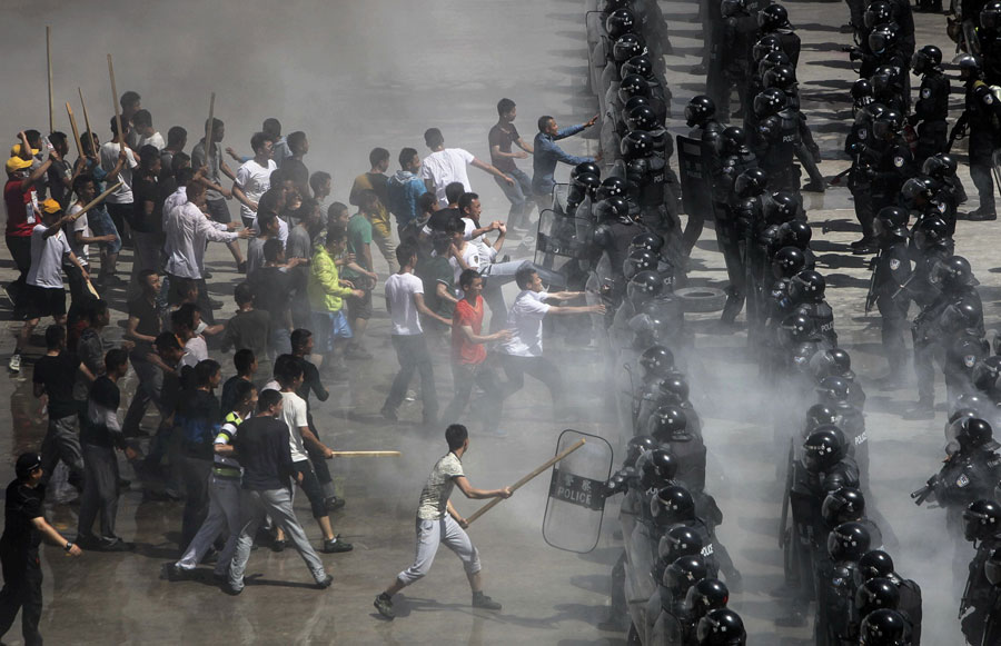 Beijing stages anti-terror drill