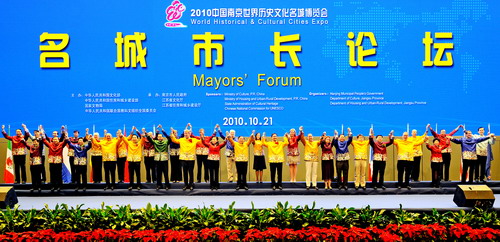 Group photo of Mayor’s Forum