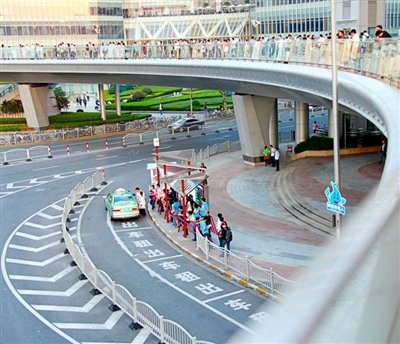 Lujiazui brings more taxis during rush hour