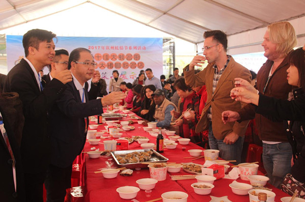 Qinzhou serves local gourmet food at oyster festival