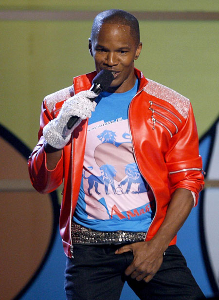 Host Jamie Foxx performs the Michael Jackson crotch grab at the BET Awards '09 in L.A.