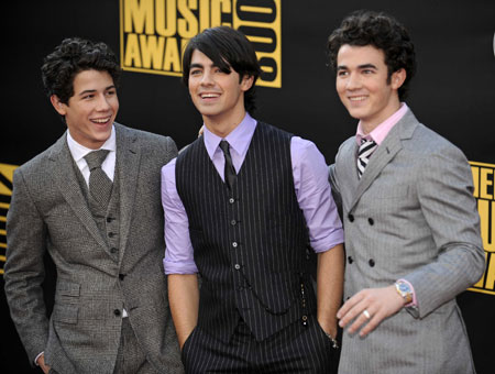 The Jonas Brothers, Nick, Joe and Kevin arrive at the 2008 American Music Awards