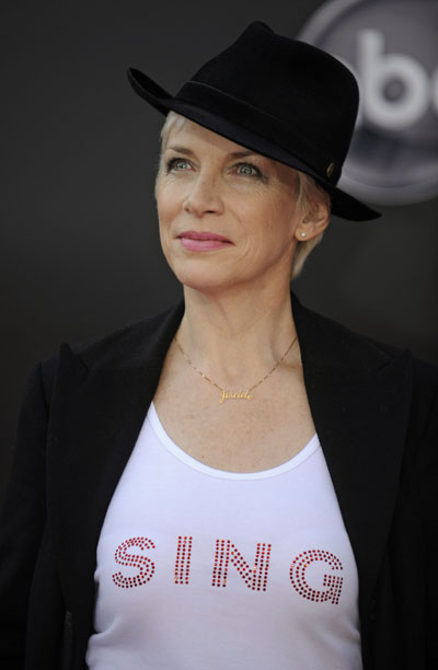 Annie Lennox arrives at the 2008 American Music Awards