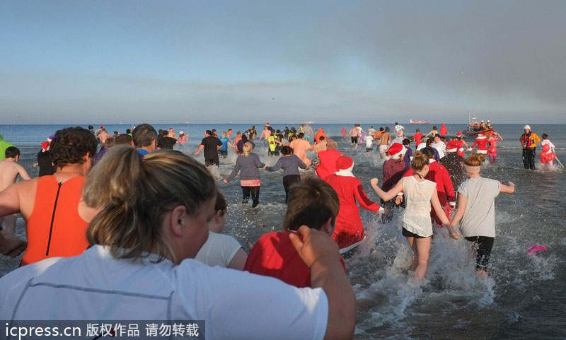 Hundreds in UK take Boxing Day dip for charity