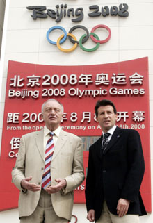 London Mayor Ken Livingstone (L) and London 2012 Games chairman Sebastian Coe stand in front of the Beijing Olympic countdown clock near Tiananmen Square in Beijing April 9, 2006. Livingstone arrived in Beijing for a three-day visit as part of the launching of London's strategy for the 2012 Olympics as well as to learn from the Chinese capital's experience in preparing for the 2008 Games. 