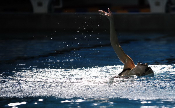 Chinese synchronized swimming team prepares for the Games