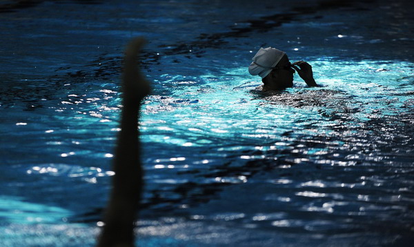 Chinese synchronized swimming team prepares for the Games