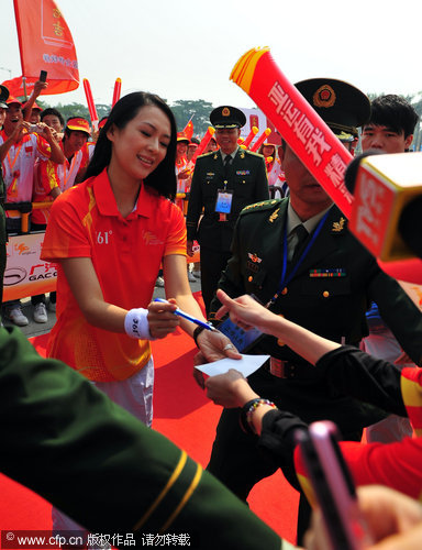 Zhang Ziyi in torch relay