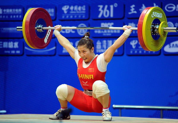 Chinese lifter breaks two world records at Asiad
