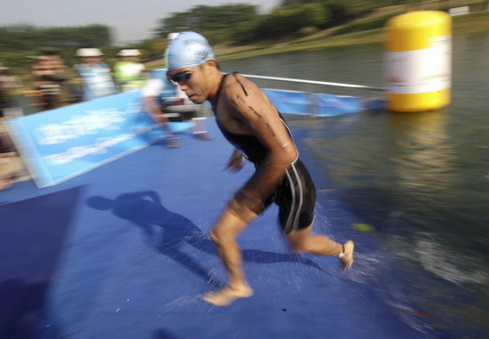 Japan's Yuichi Hosoda wins men's Asiad triathlon