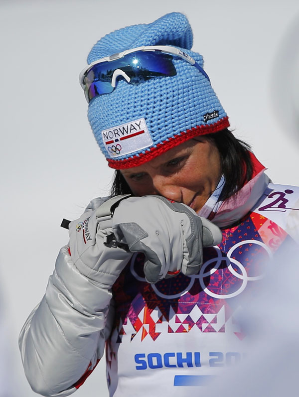 'Iron Lady' Bjoergen wins women's 15K skiathlon