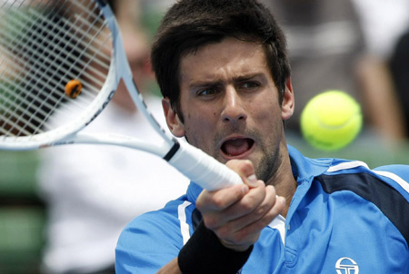 Del Potro, Djokovic coast through at Kooyong