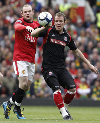 Rooney celebrates Man U's 4-0 win with his baby