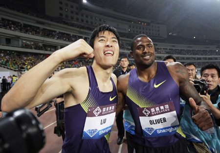 Bolt cruises to victory on China return