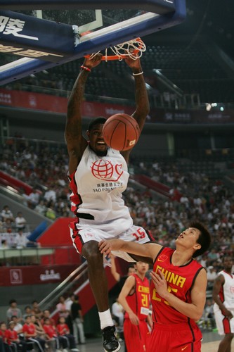 Yao charity game staged in Beijing