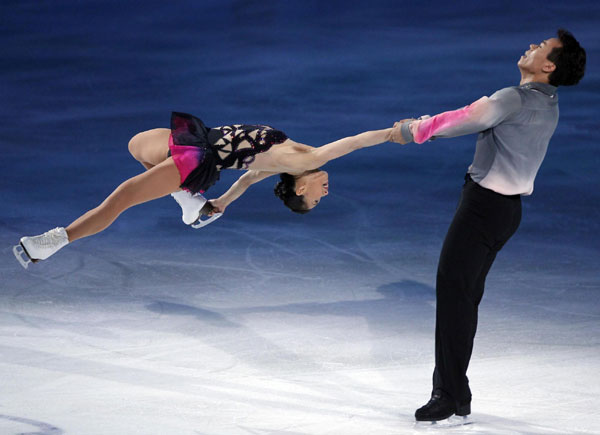 Chinese skating pair perform in US