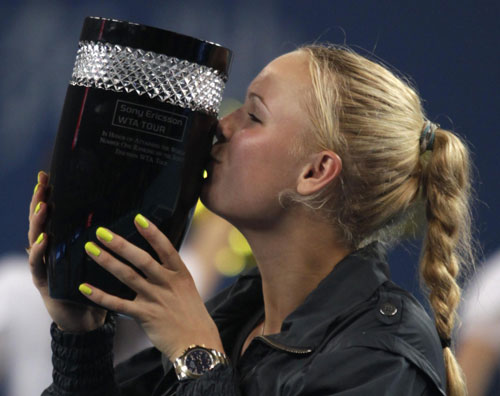 Wozniacki dethrones Serena to claim top spot