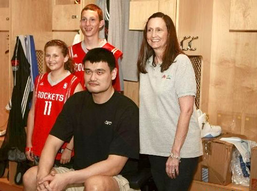 Yao Ming meets fans in Houston