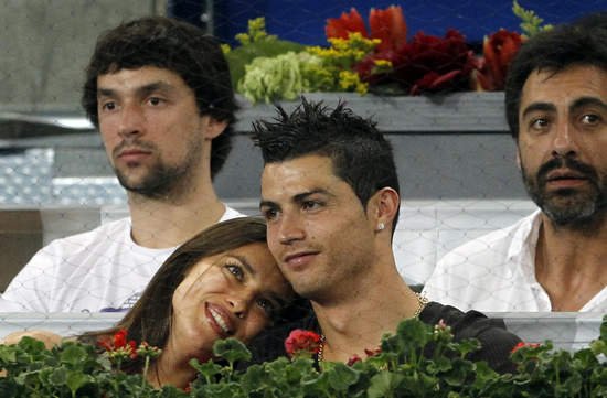 Cristiano Ronaldo and Irina watch tennis game