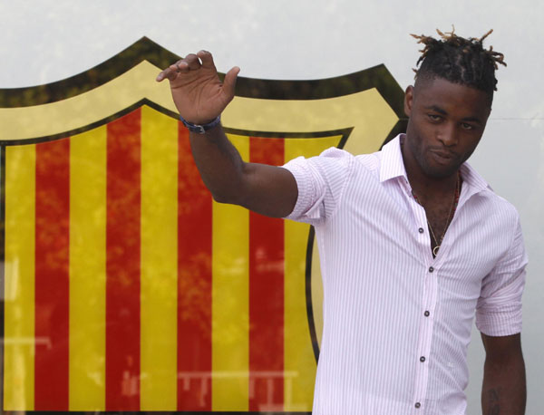 Barcelona complete signing of Song from Arsenal