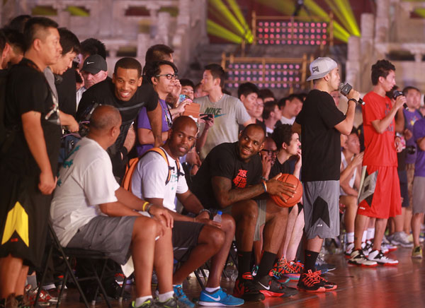 LeBron James promotes youth sports in Beijing