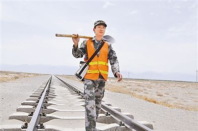 走近托举“神十”飞天的平凡岗位