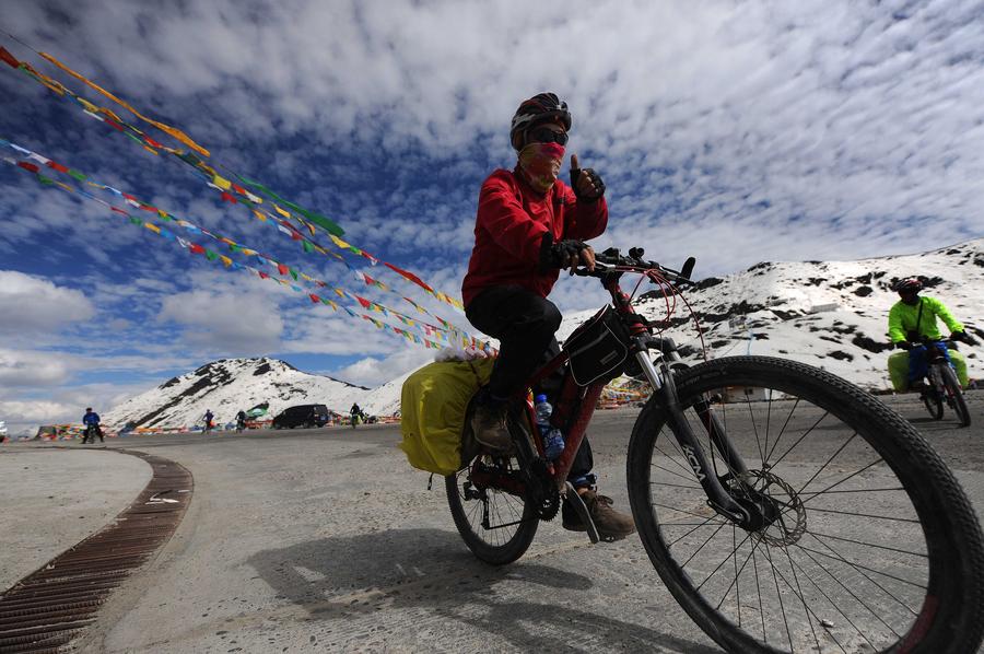 Scenery of Sichuan-Tibet Highway