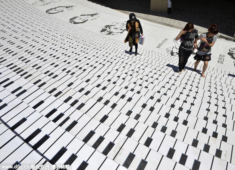 Stairs painted like piano keys in Henan province