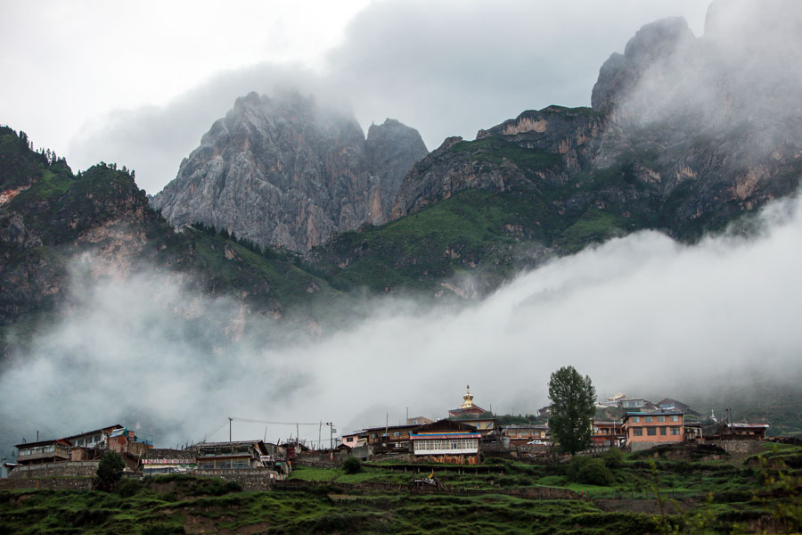 Fog scenery of Zhagana after rainfall in Gansu