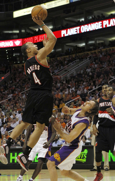 NBA：魔术率先晋级 雄鹿顶翻老鹰 太阳灼伤开拓者