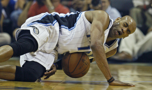 NBA：魔术首战狂胜老鹰43分 1:0领先