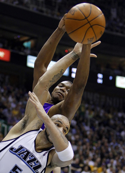 NBA：科比32分 湖人4:0横扫爵士会师太阳