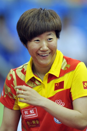 世乒赛：中国男女队强势晋级八强