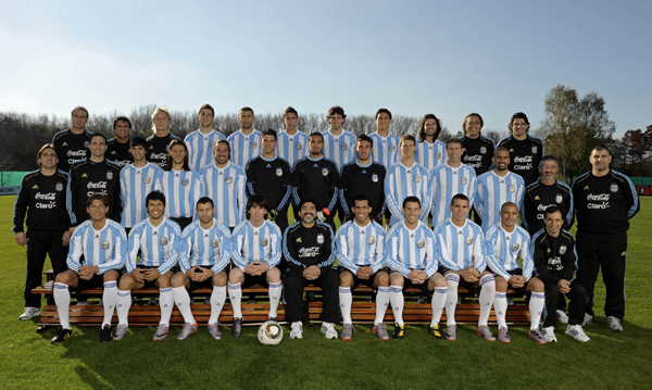 阿根廷队出征世界杯拍摄“全家福”
