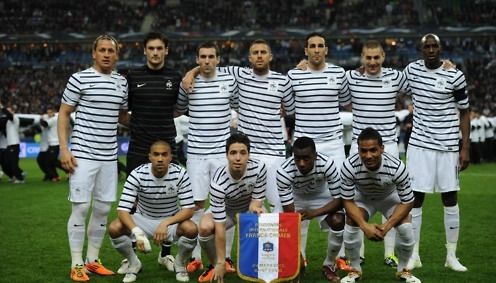 法国新球衣亮相惊人 是11水手还是11囚犯？