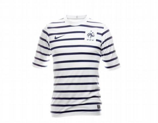 法国新球衣亮相惊人 是11水手还是11囚犯？