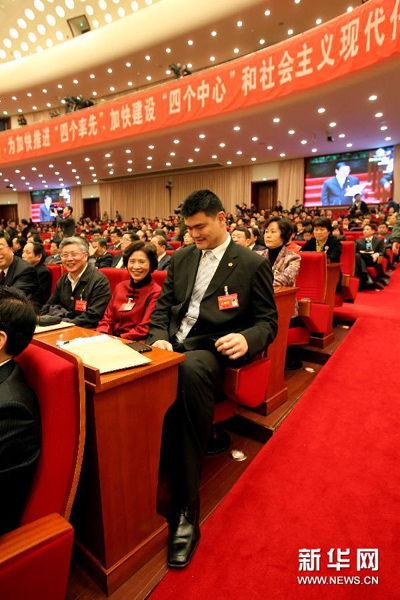 姚明当选上海政协委员出席会议