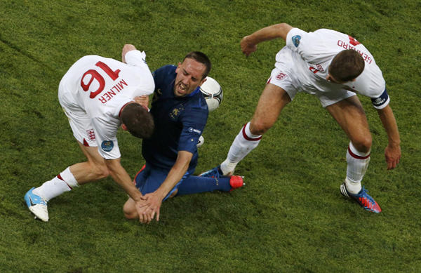 欧洲杯：英格兰1:1闷平法国