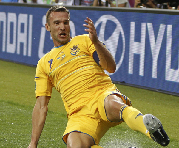 欧洲杯：伊布破僵局舍瓦连扳两球 乌克兰2:1逆转瑞典