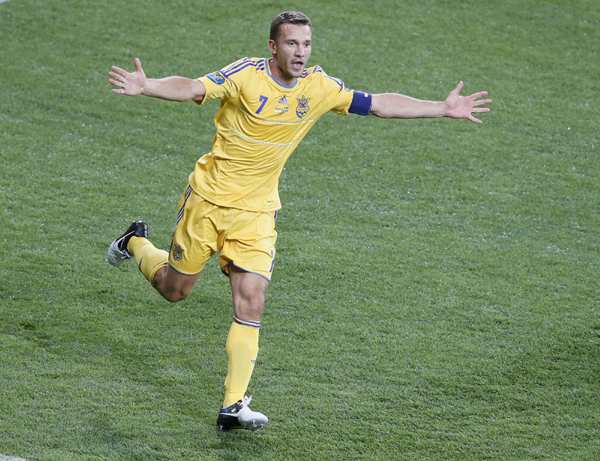 欧洲杯：伊布破僵局舍瓦连扳两球 乌克兰2:1逆转瑞典
