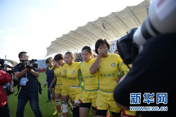 女子橄榄球决赛惊现71:0 北京队不满判罚消极比赛