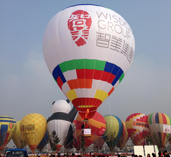 2013中国热气球公开赛拉开战幕 系留飞行嗨翻天空